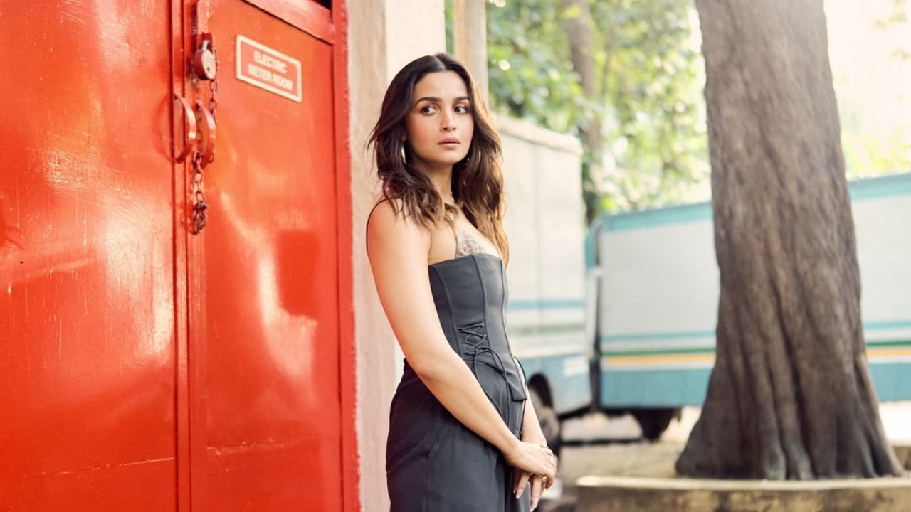 What Is a Feather Cut?