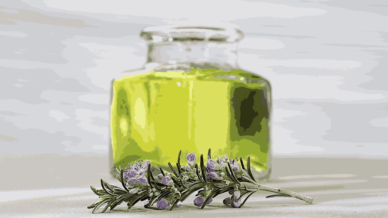 The Ultimate Rosemary Oil Hair Care Routine (AM & PM Guide)