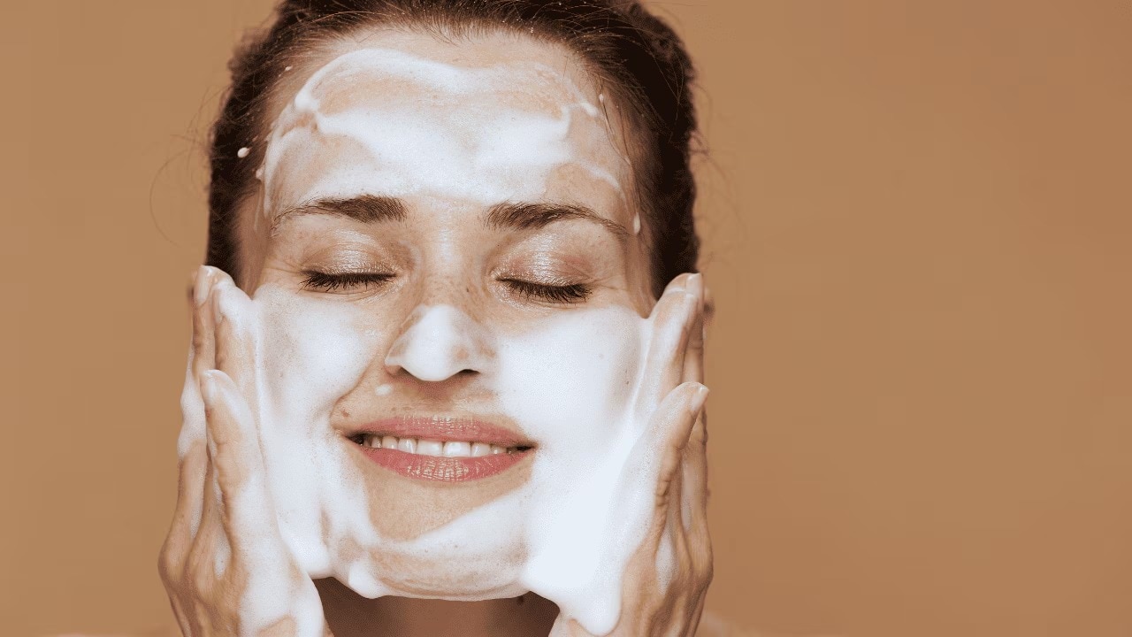 Myths & Misconceptions About De-Tan Face Washes