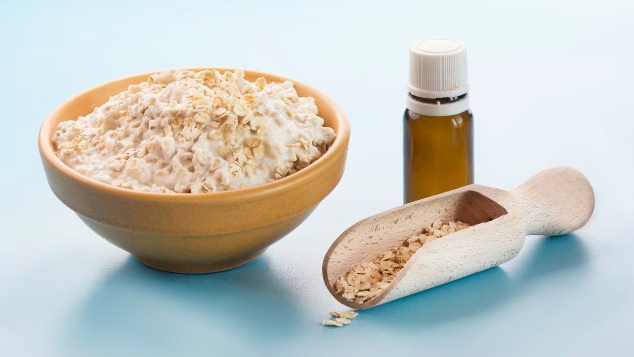 Oatmeal & Yogurt Scrub (For Gentle Exfoliation & Oil Absorption)