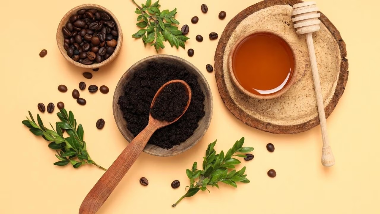 Coffee & Honey Scrub (For Exfoliation & Brightening)