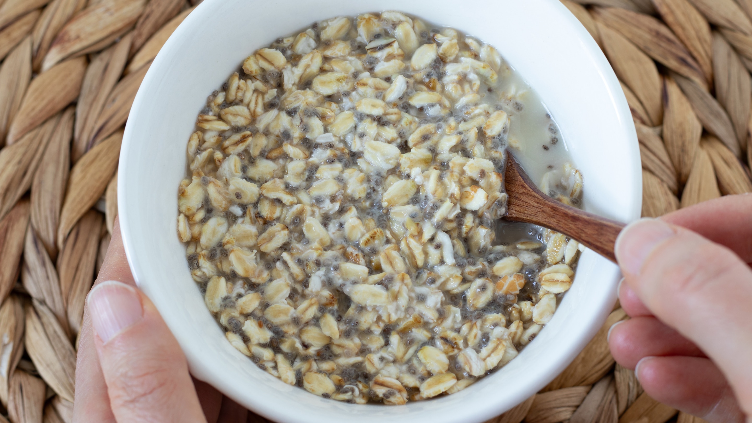 7. Exfoliating Chia + Oats Mask (For Rough Skin)