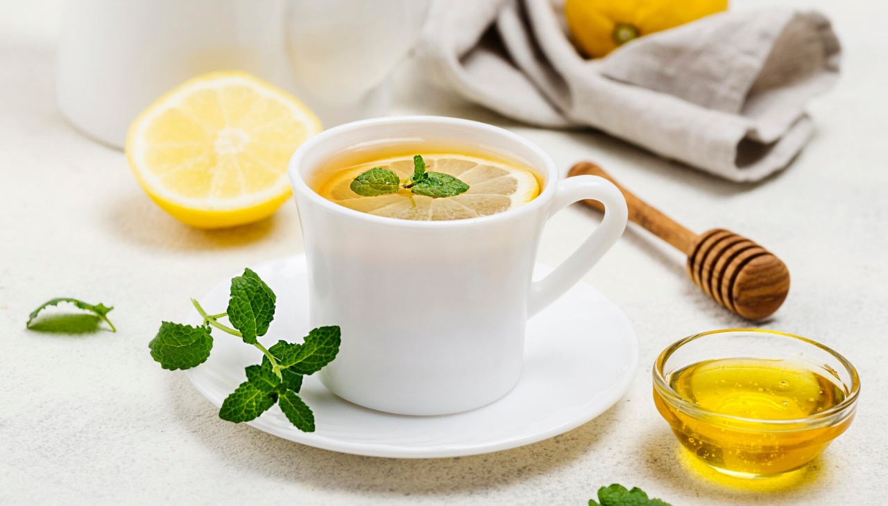 1. Calming Green Tea & Honey Mask