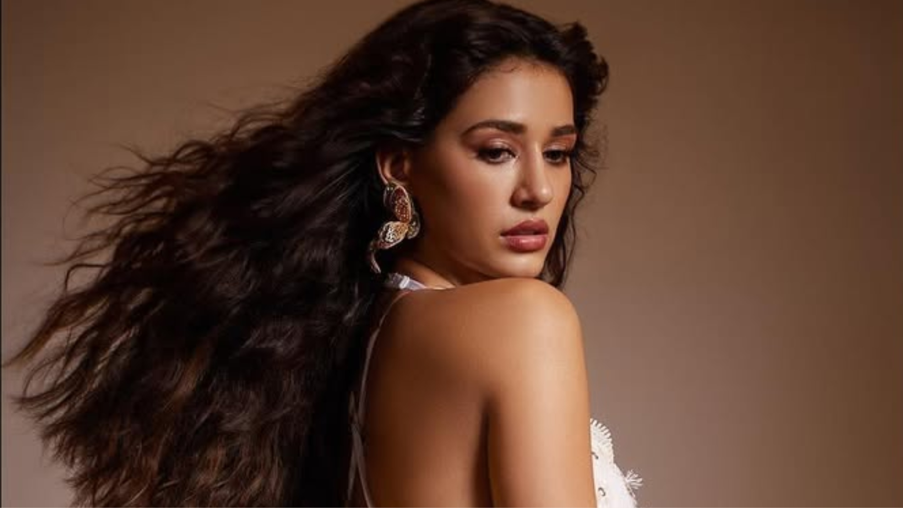 Voluminous Long Curls: