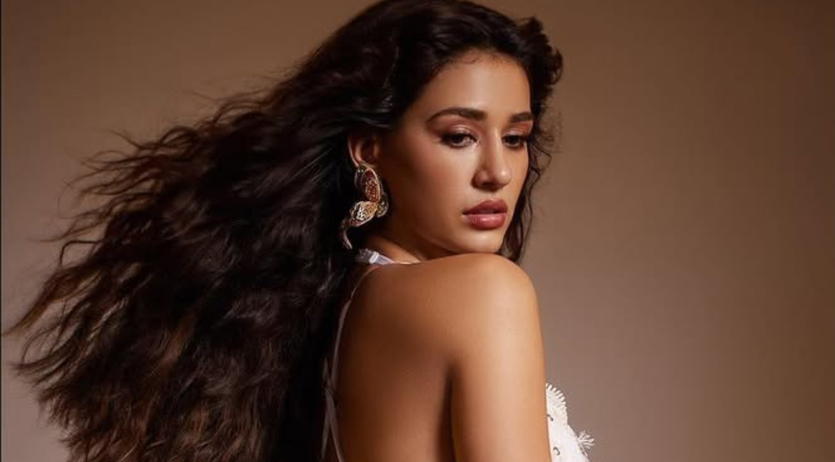Voluminous Long Curls: