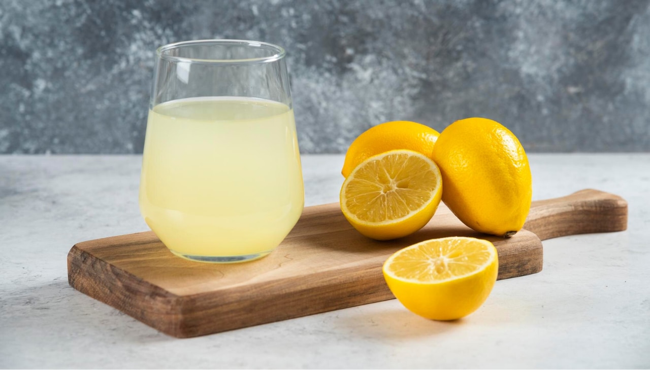 3. Egg White & Lemon Juice - The Oil Control and Volume Mask