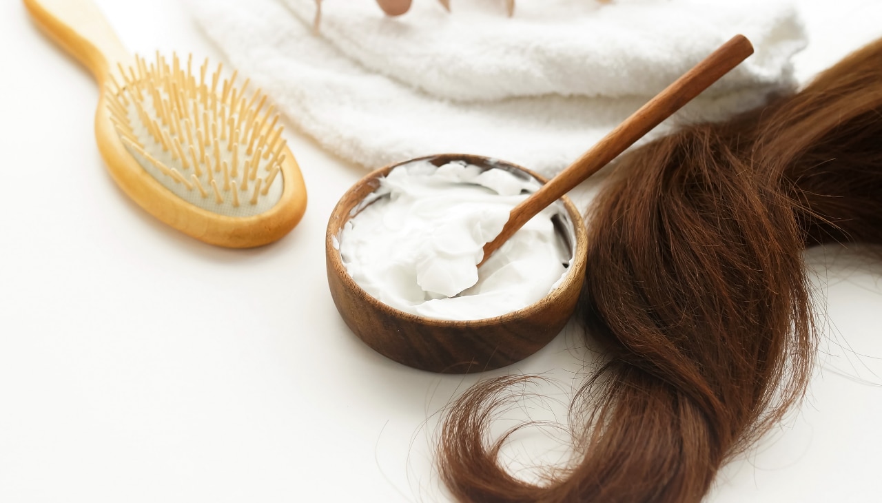 How to Apply an Egg Hair Mask the Right Way