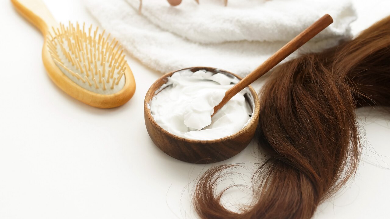How to Apply an Egg Hair Mask the Right Way
