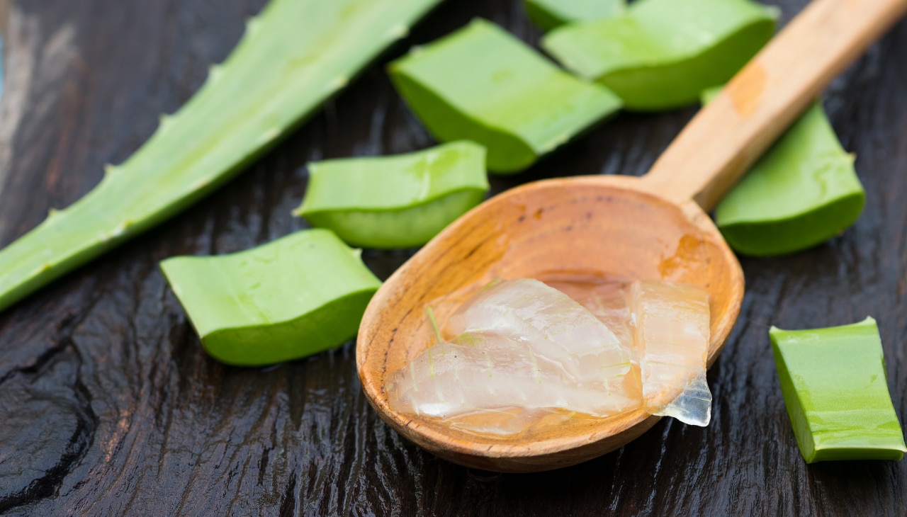6. Whole Egg & Aloe Vera Gel - The Nutrient-Rich Scalp Stimulator
