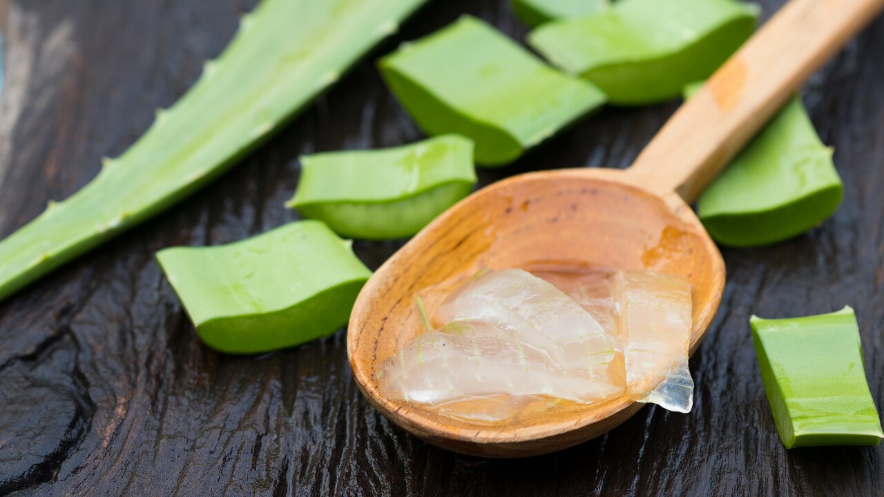 6. Whole Egg & Aloe Vera Gel - The Nutrient-Rich Scalp Stimulator