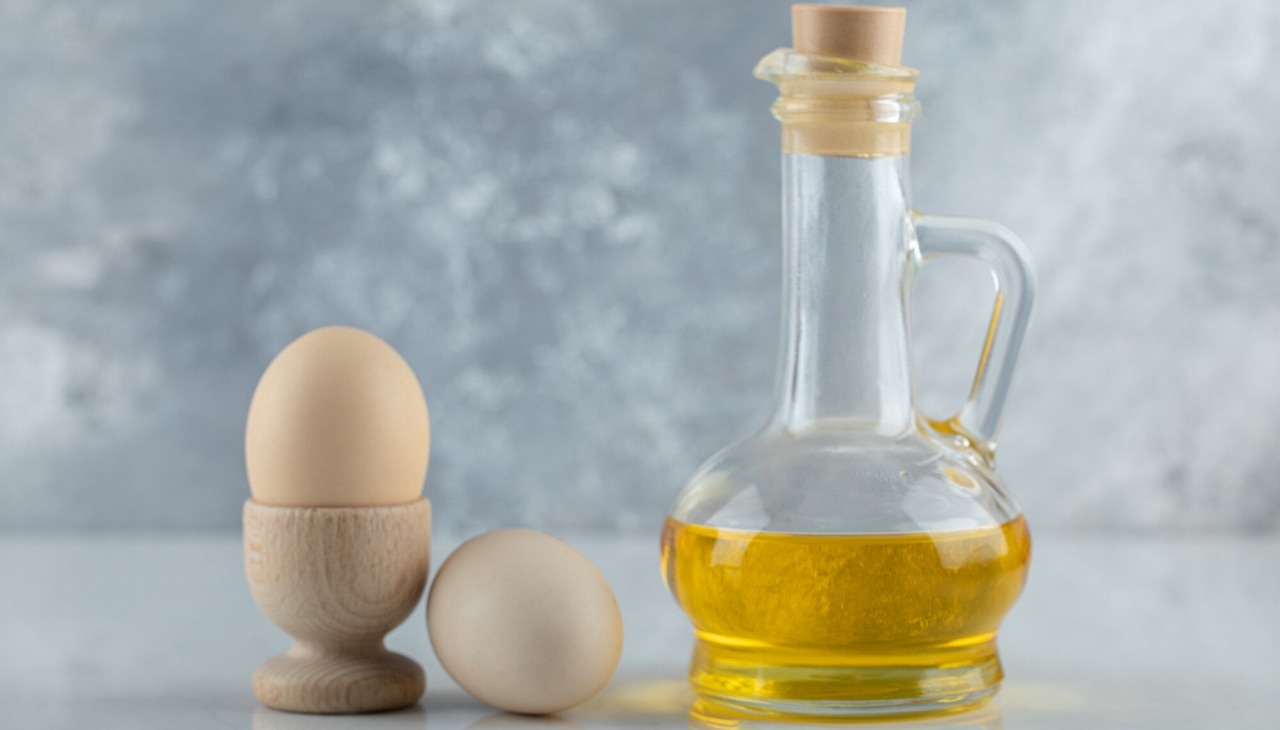 1. Whole Egg & Olive Oil - The Ultimate Strength & Growth Mask