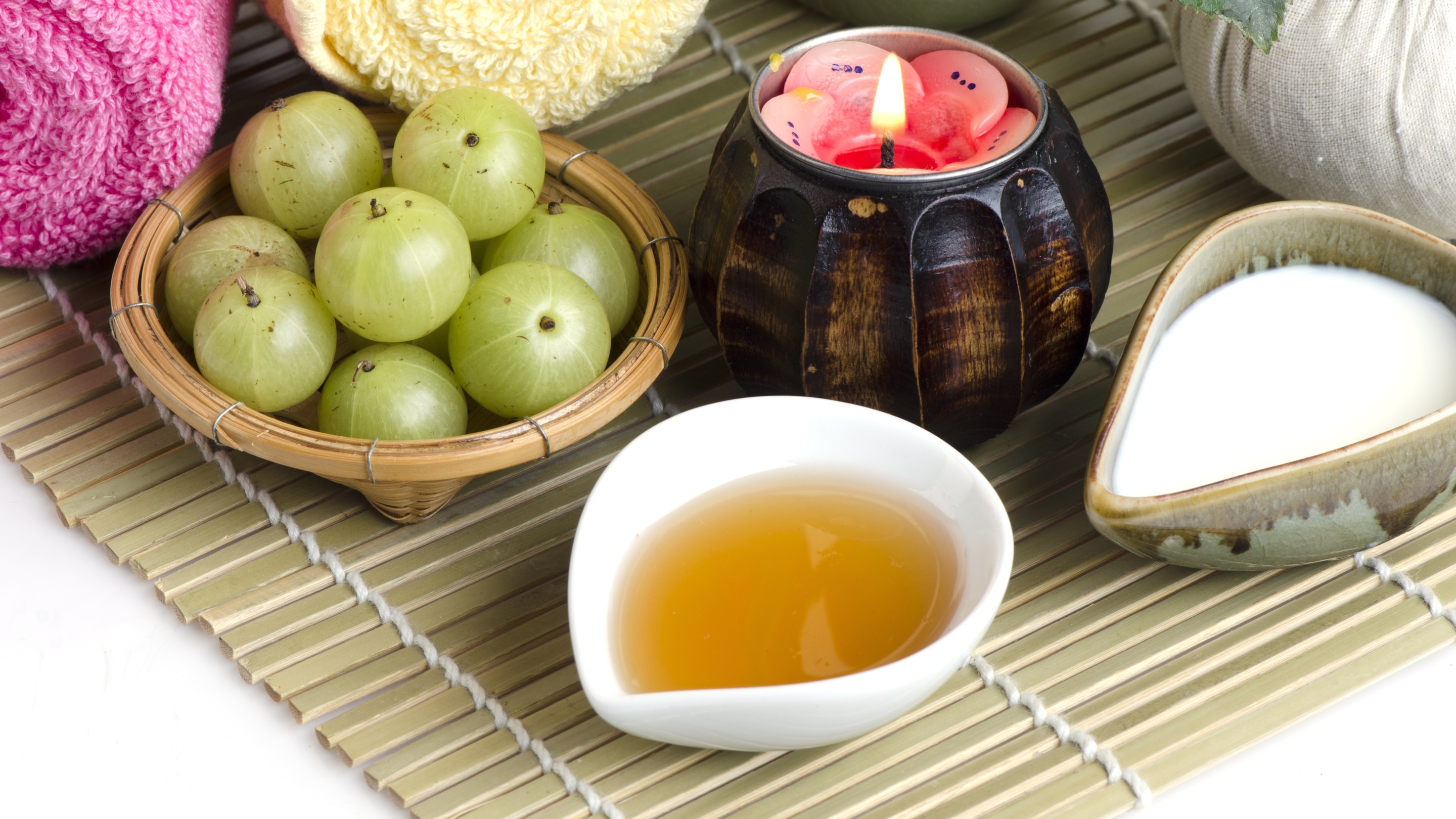 1. Amla & Honey Brightening Mask