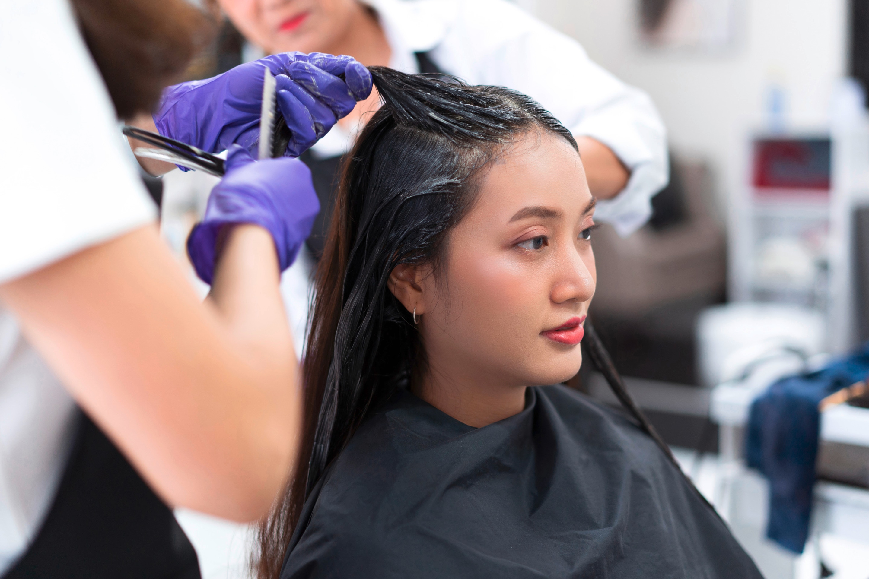 Can You Dye Freshly Washed Hair? A Colorist Weighs In