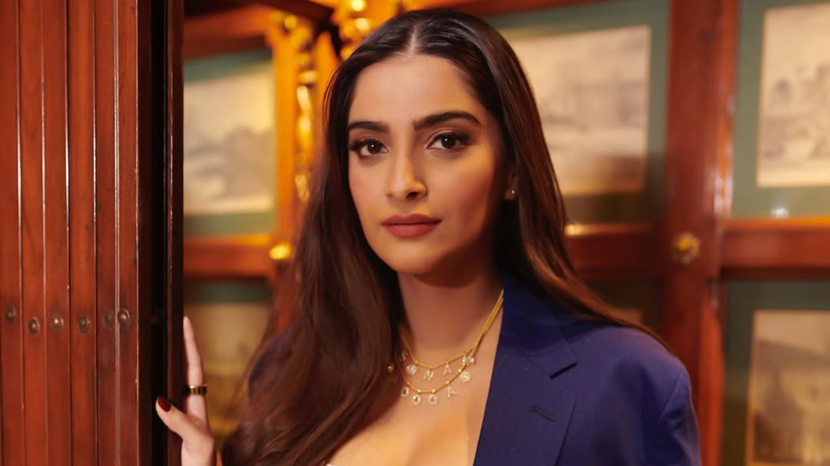 1. Glossy Straight Long Hair