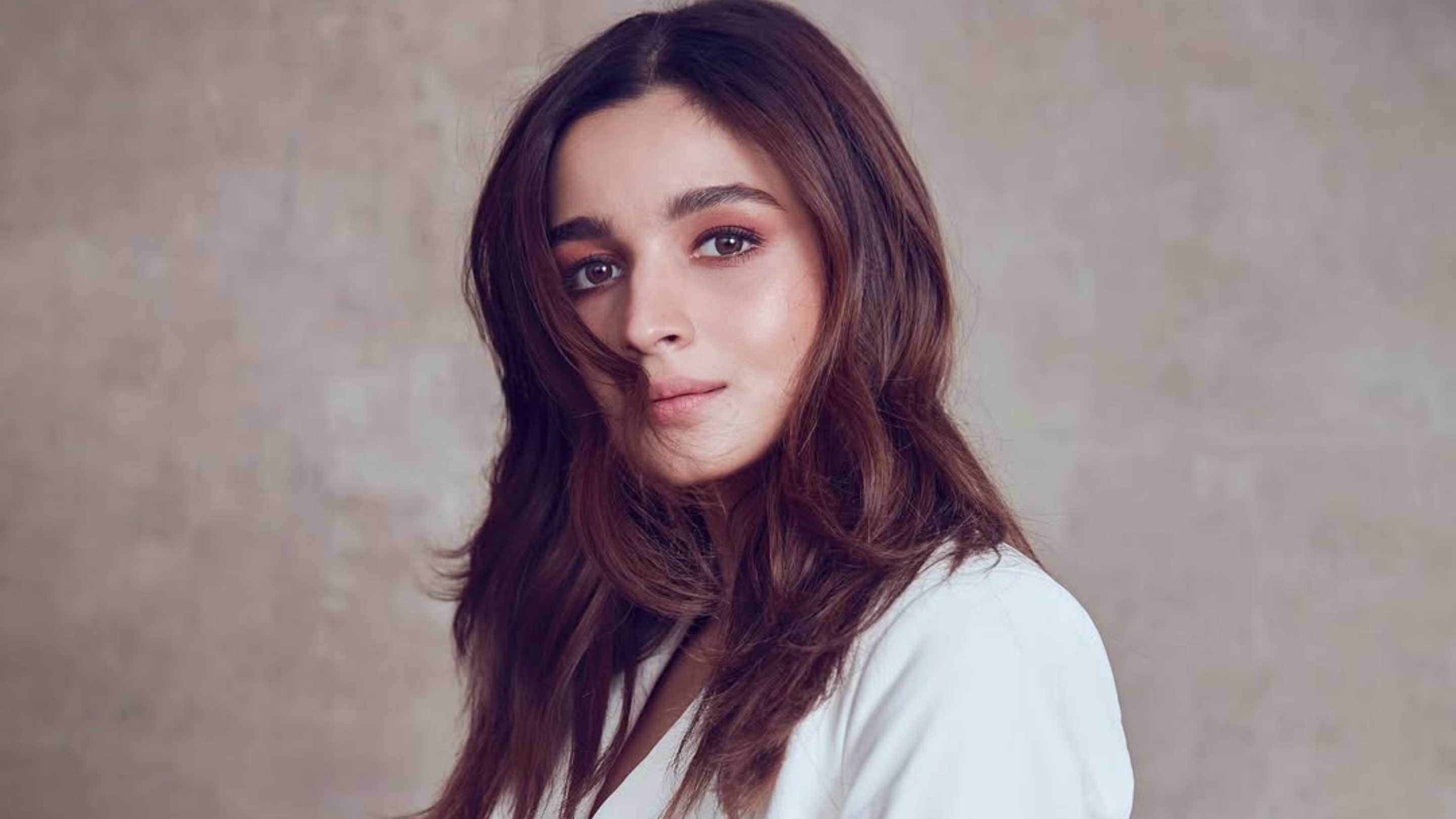 Trendy Open Hair Hairstyles for Women