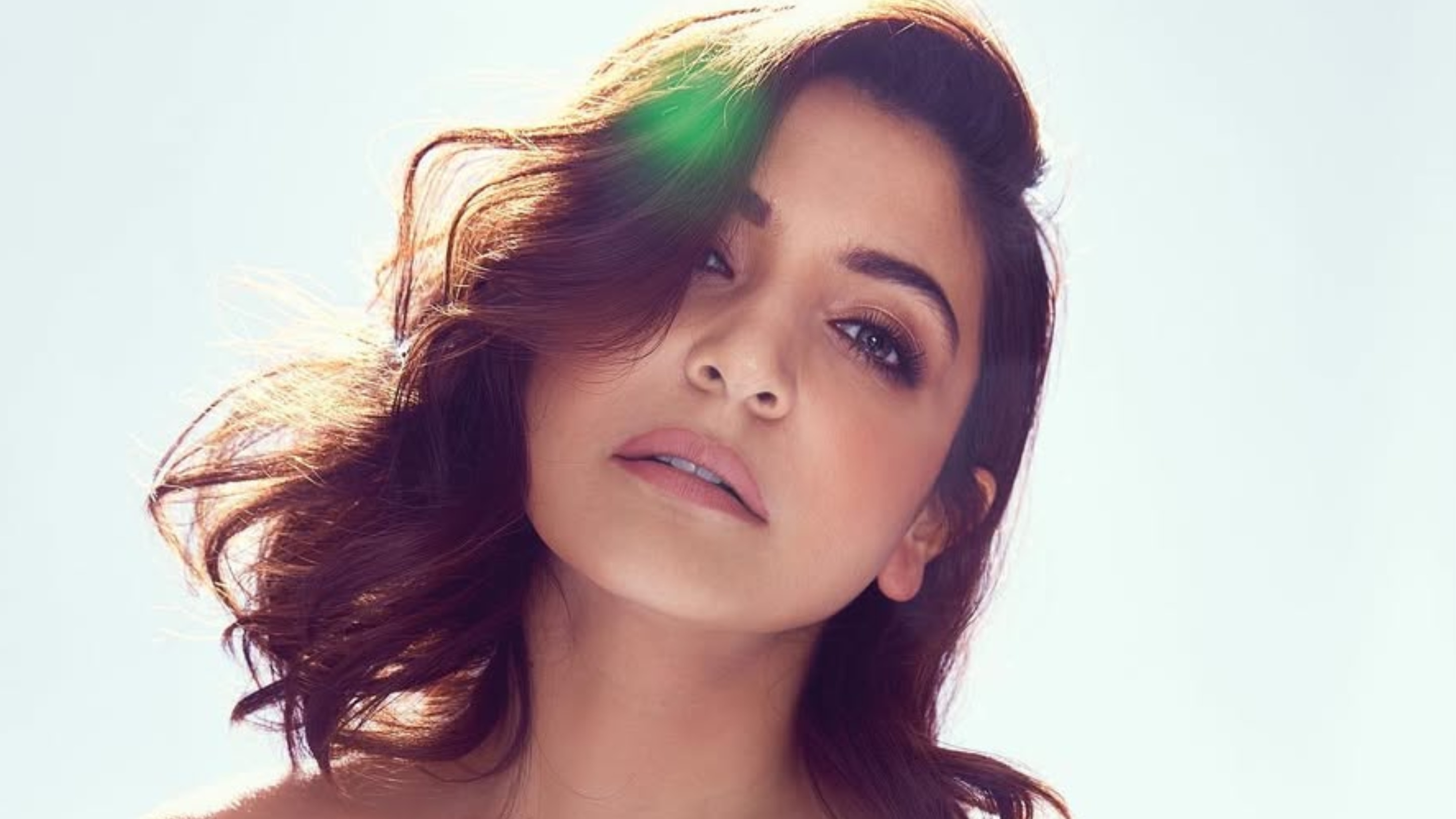 Voluminous Curls with Side Part