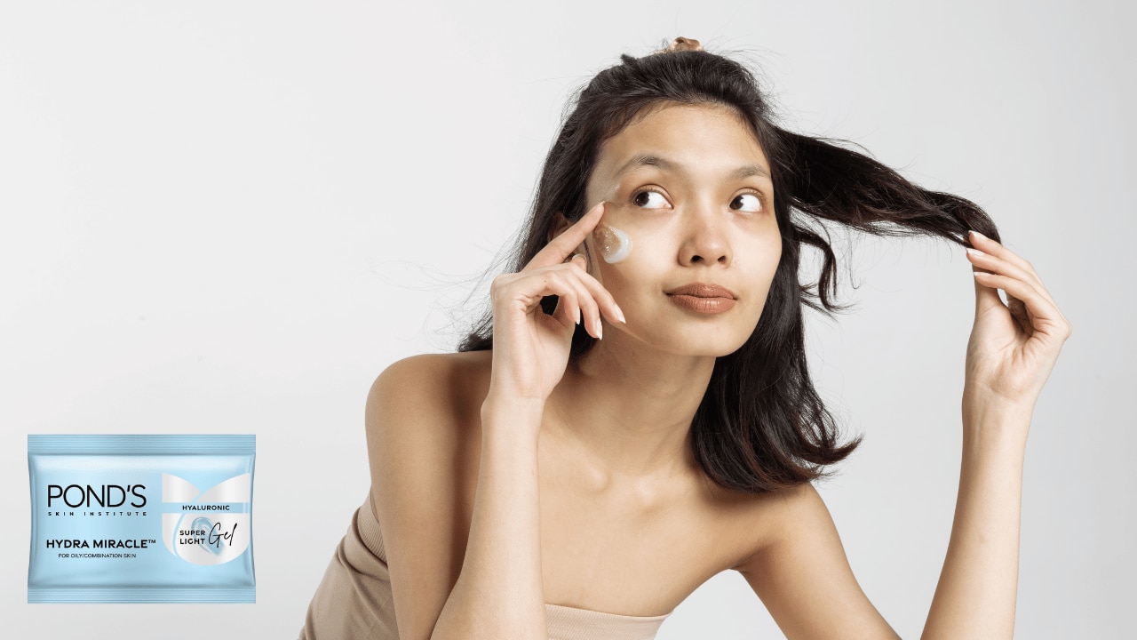 Step 4: Moisturise with the Pond’s Super Light Gel