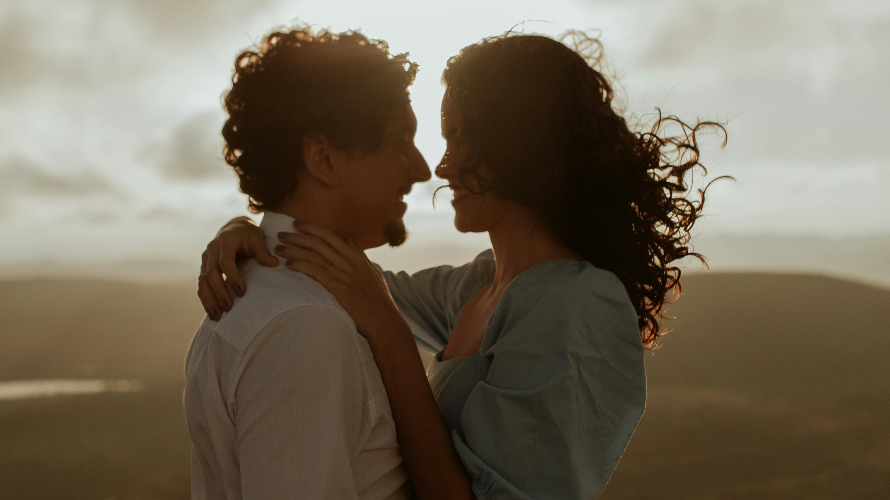 Expert Tips for Your First Kiss and Signals to Read