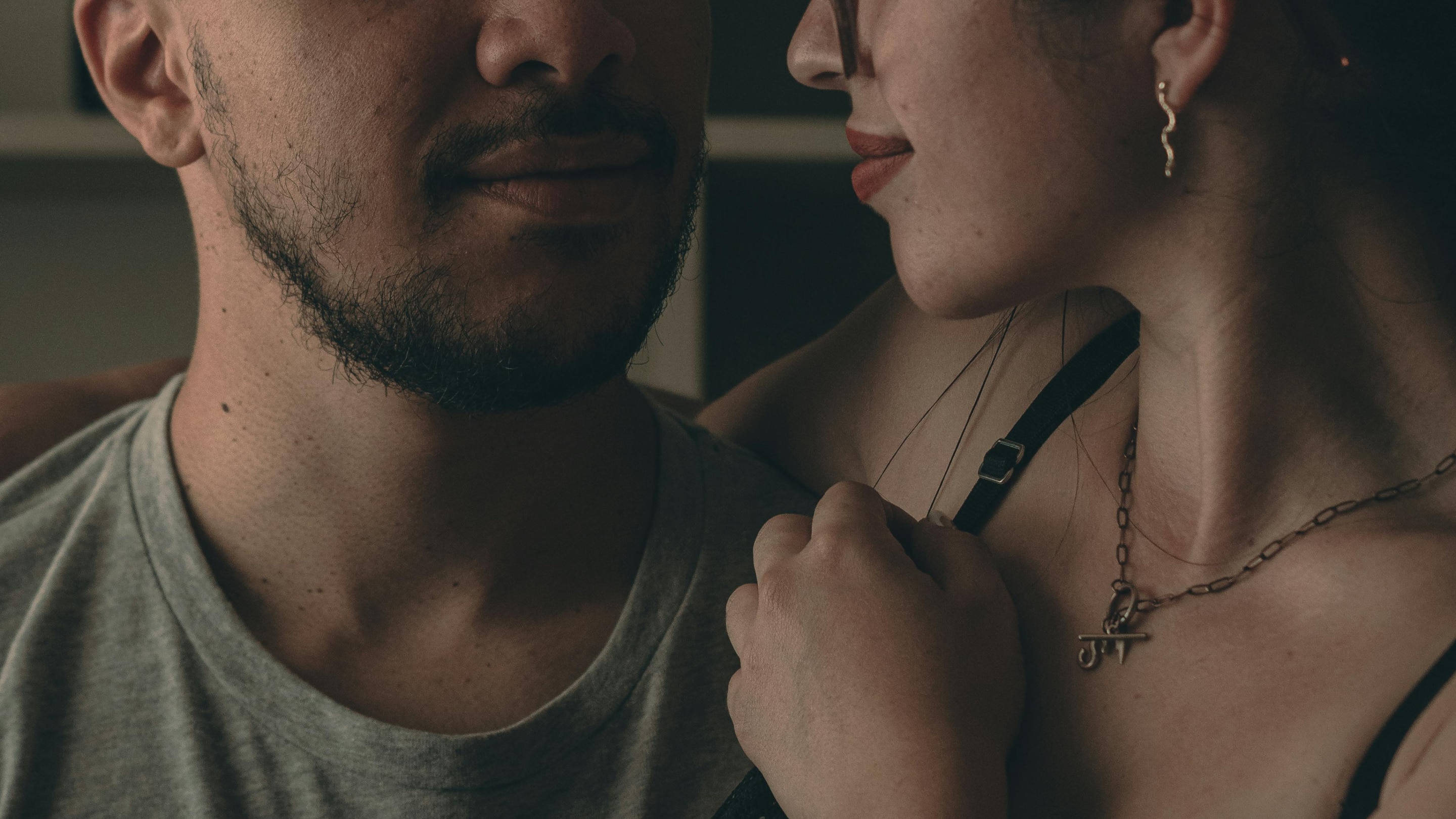 What NOT to Do During Your First Kiss-