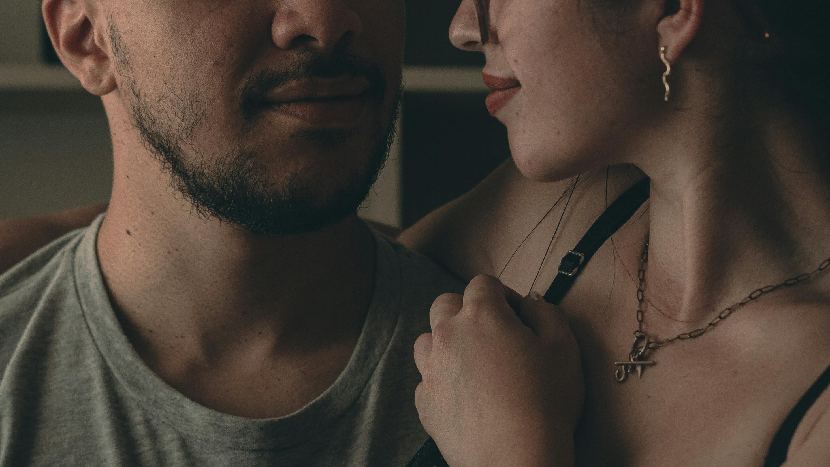 What NOT to Do During Your First Kiss-