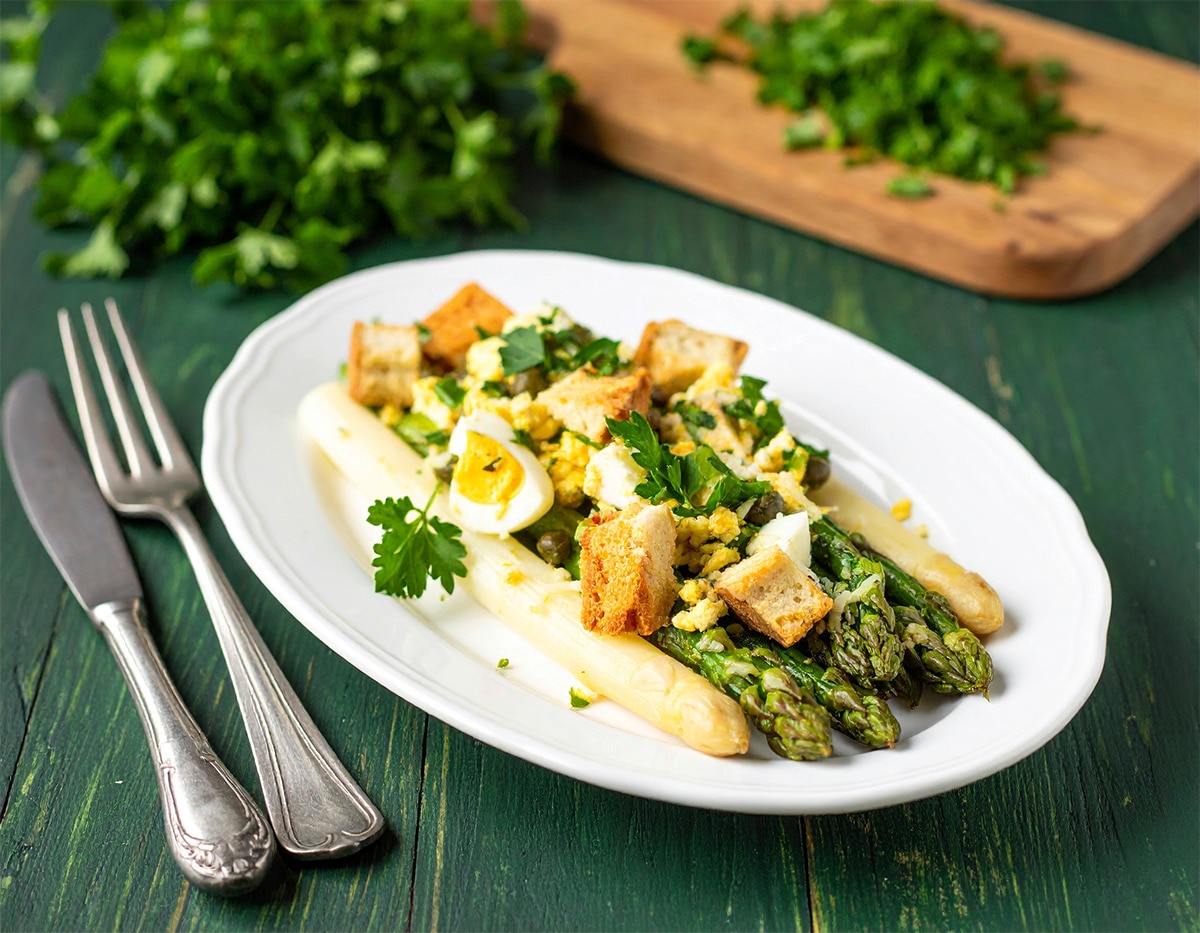 Brotsalat mit Spargel