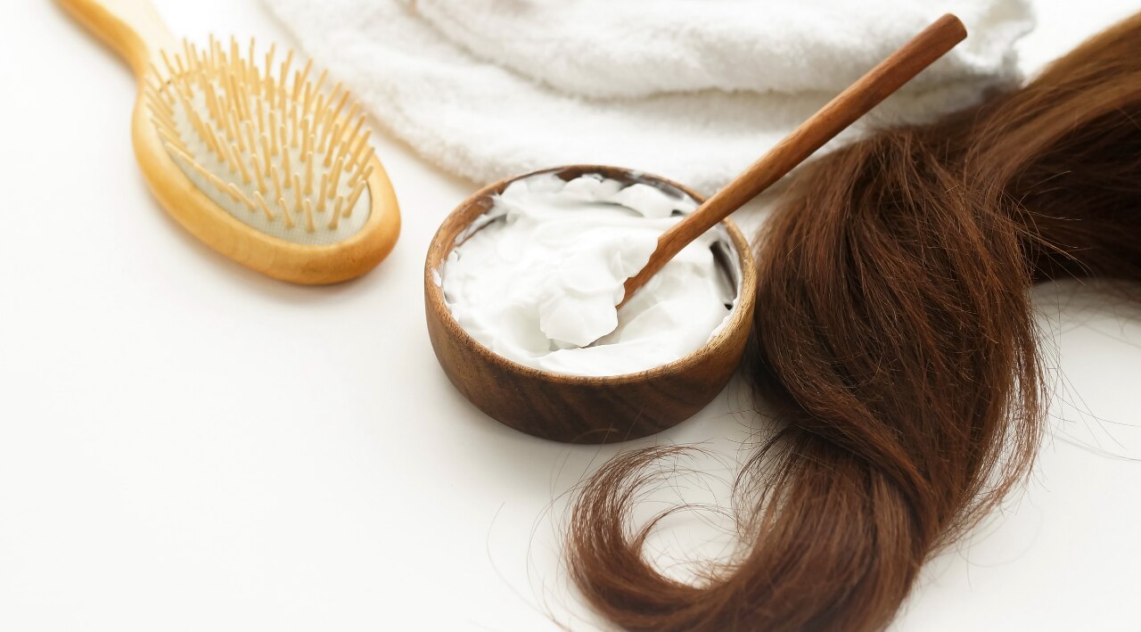 DIY Hair Masks for Dry & Frizzy Hair