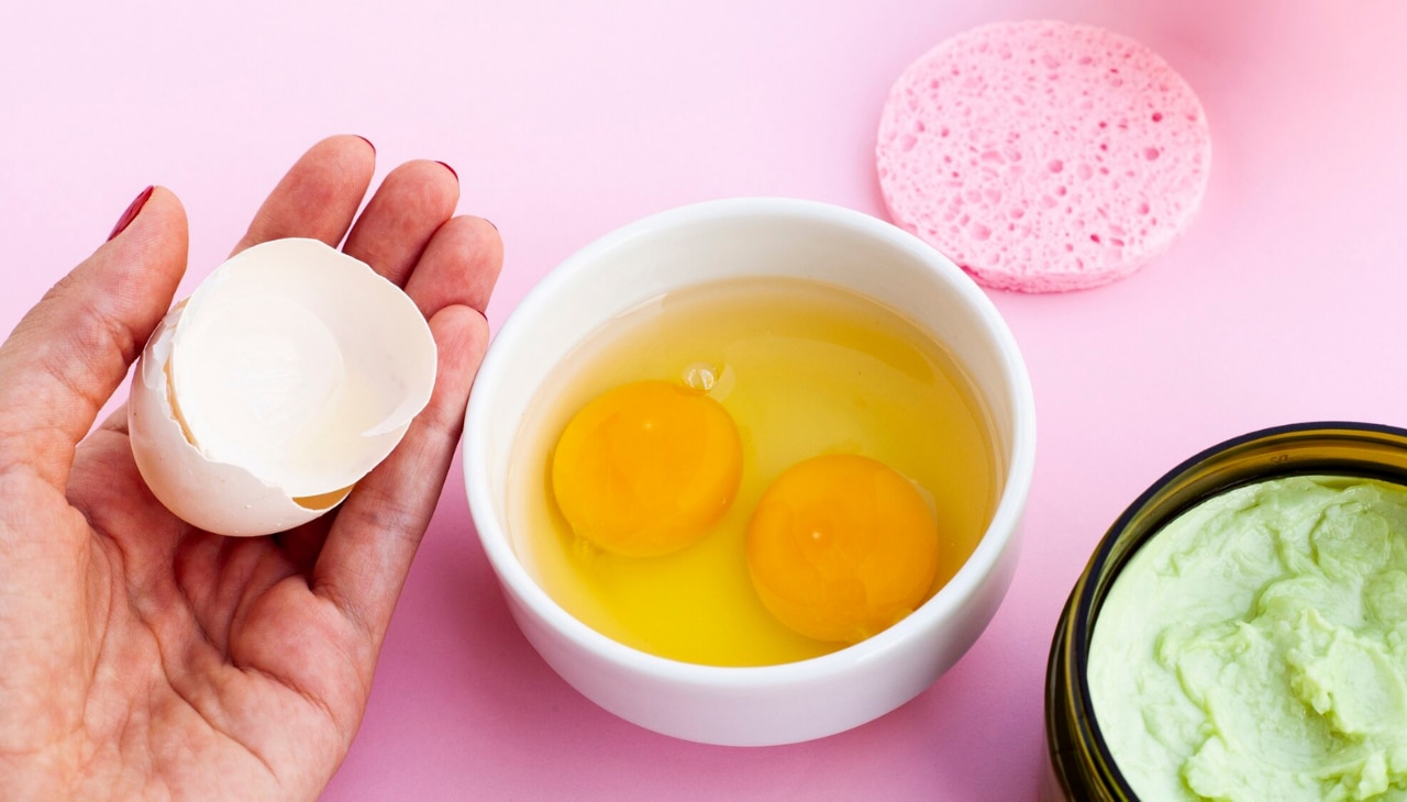 1. Egg Yolk, Honey, and Olive Oil Mask