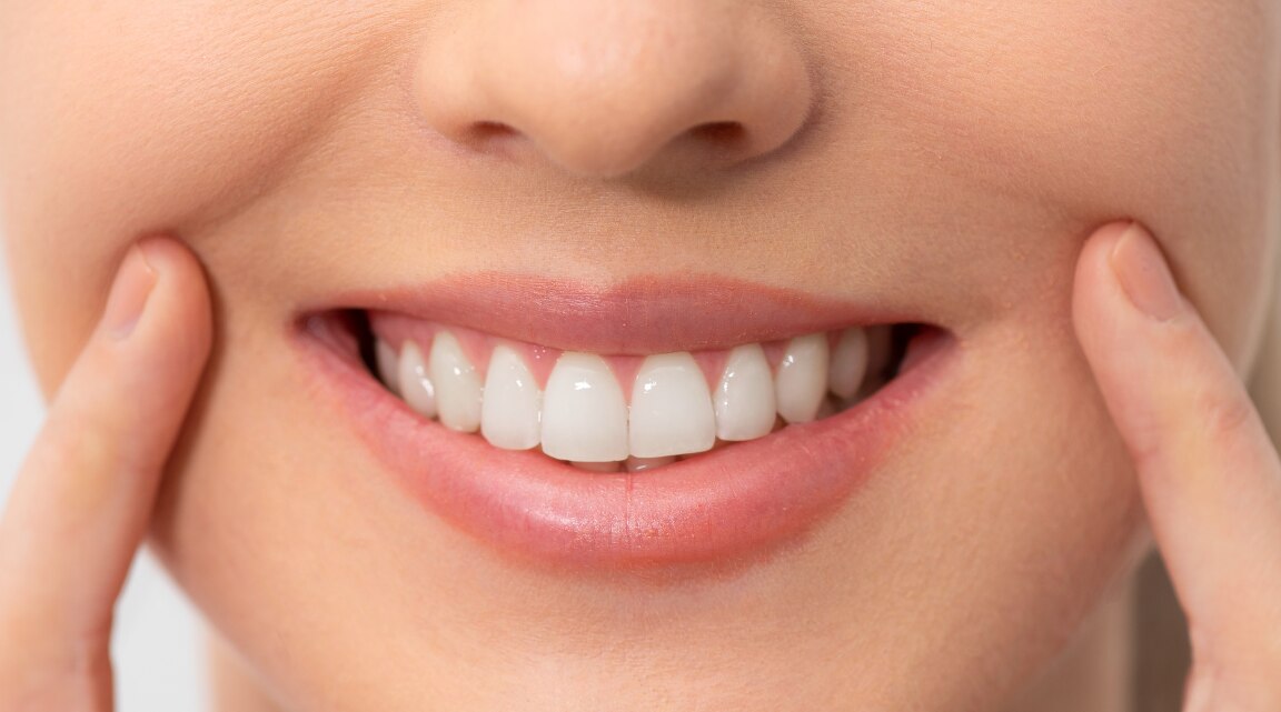 Home Remedies and Tips for Whitening Teeth