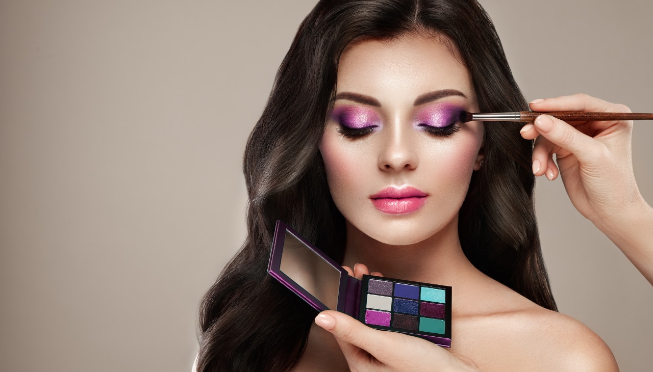 Christmas Makeup Looks for Every Outfit-