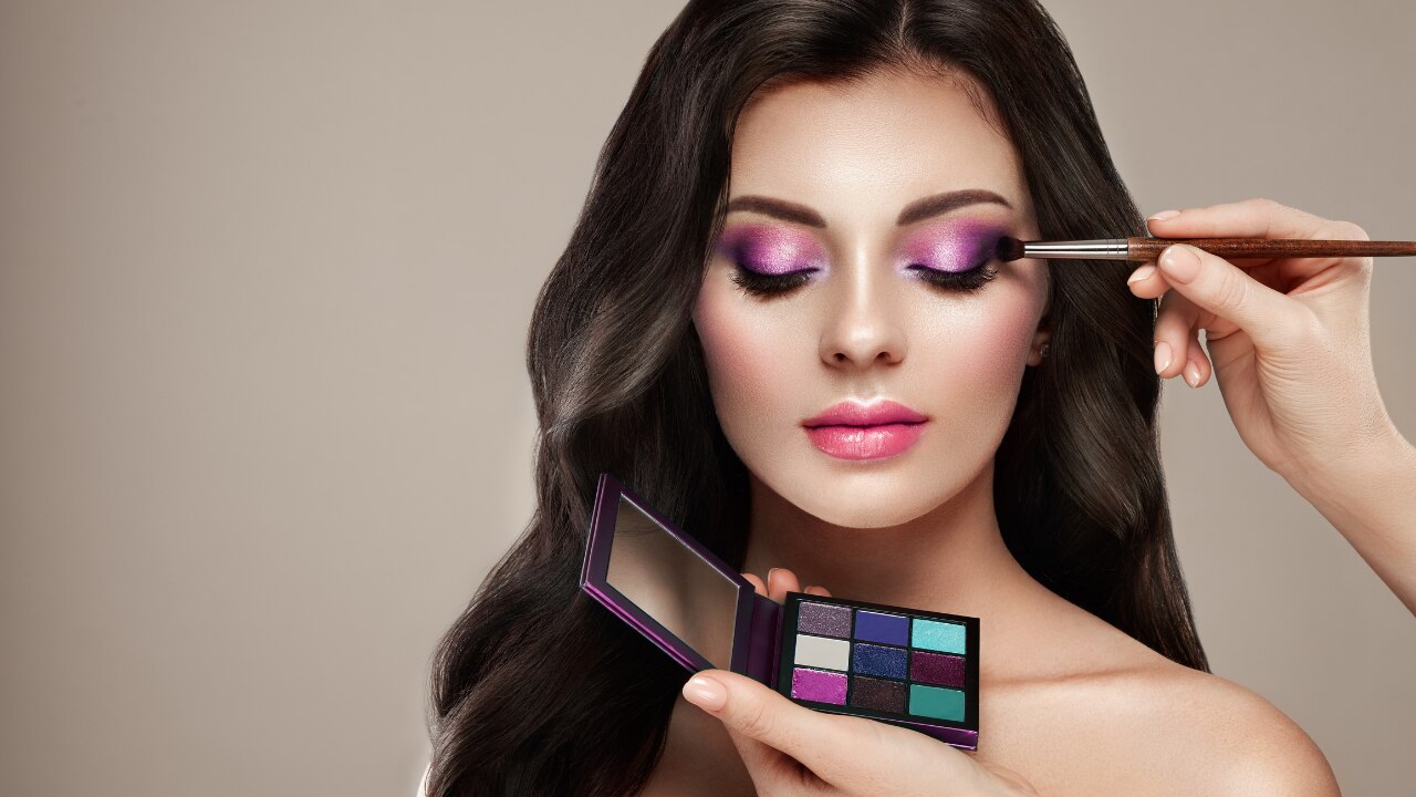 Christmas Makeup Looks for Every Outfit-