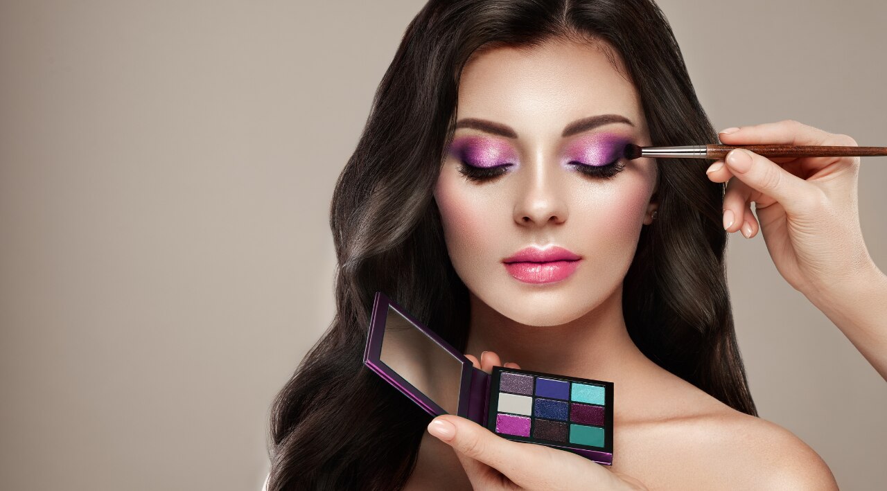 Christmas Makeup Looks for Every Outfit-