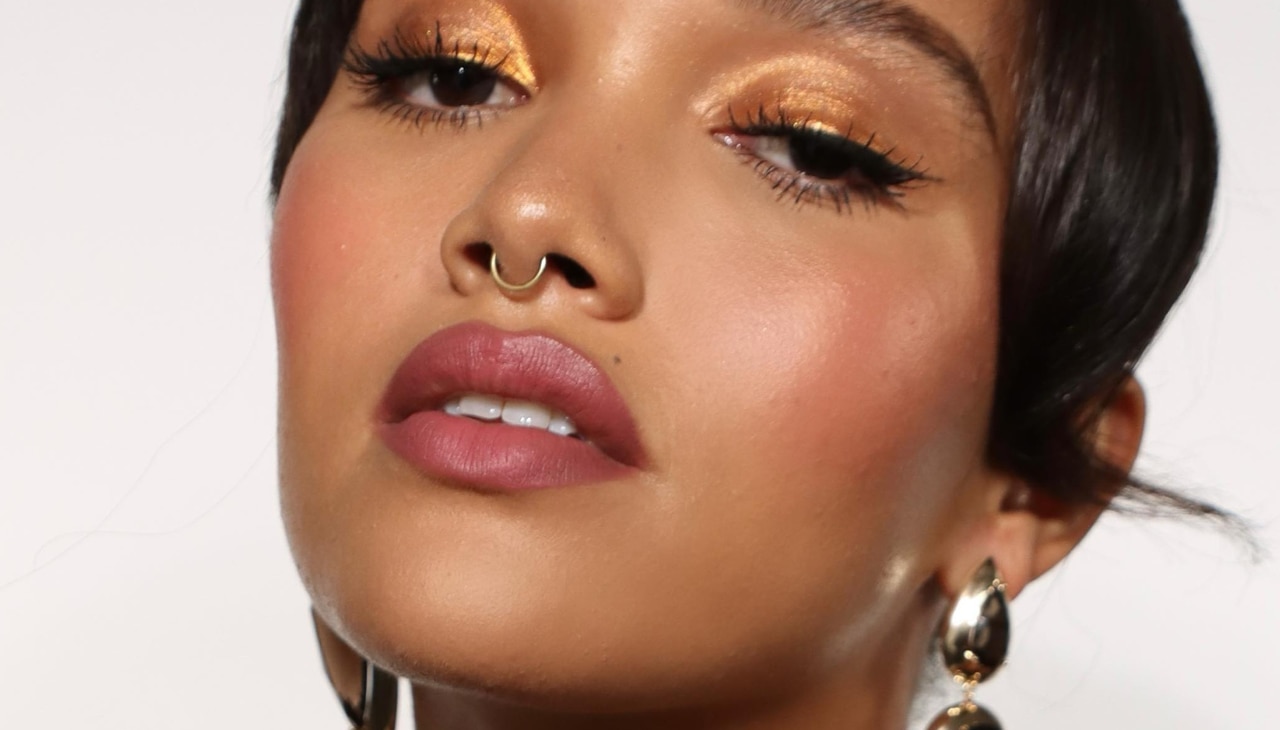 Look 1: Gold Smoky Glam-