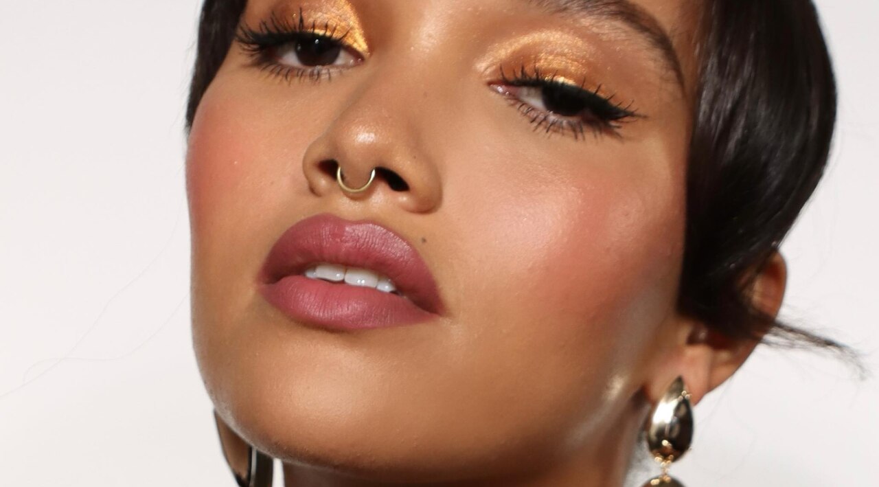 Look 1: Gold Smoky Glam-