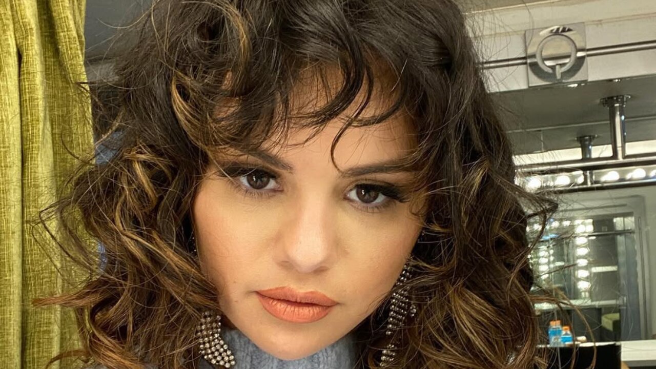 Curly Short Hair with Wavy Bangs-