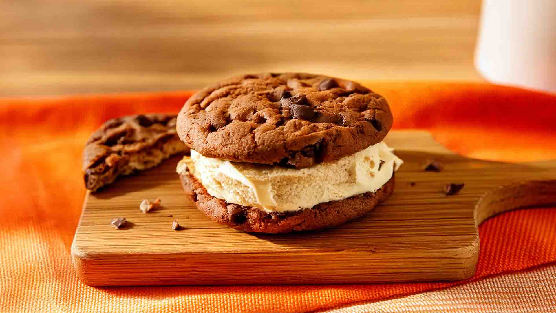 Peanut Butter Ice Cream Sandwich made with REESE’S