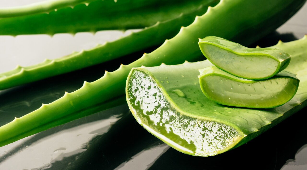 4. Onion + Aloe Vera (For Scalp Irritation)