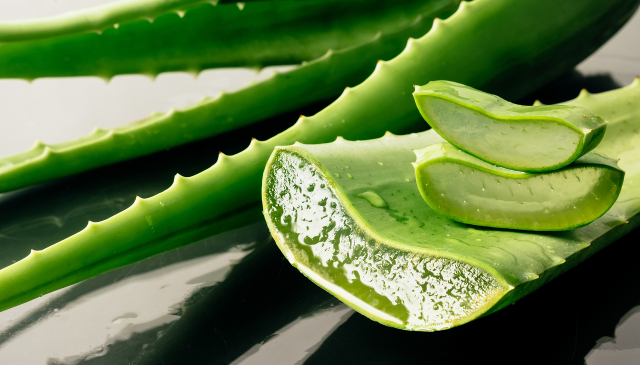4. Onion + Aloe Vera (For Scalp Irritation)