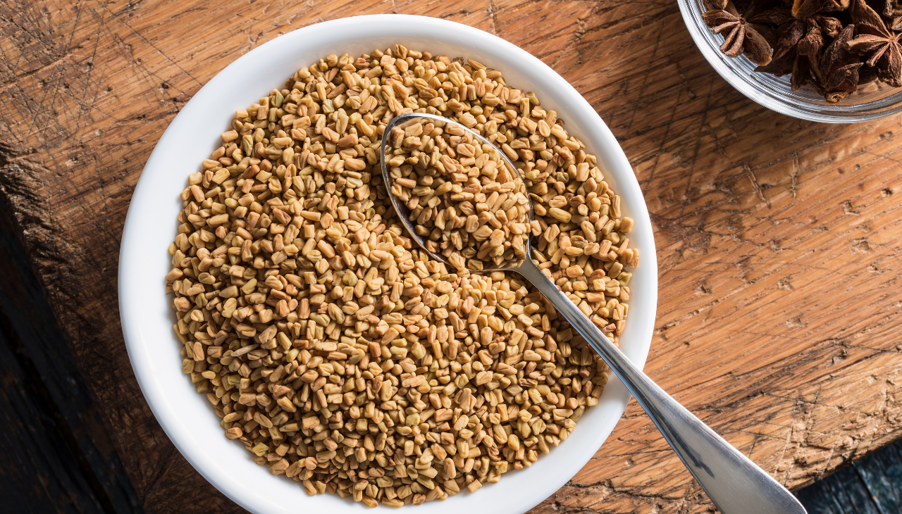 6. Onion + Fenugreek Seeds (For Dandruff Control)