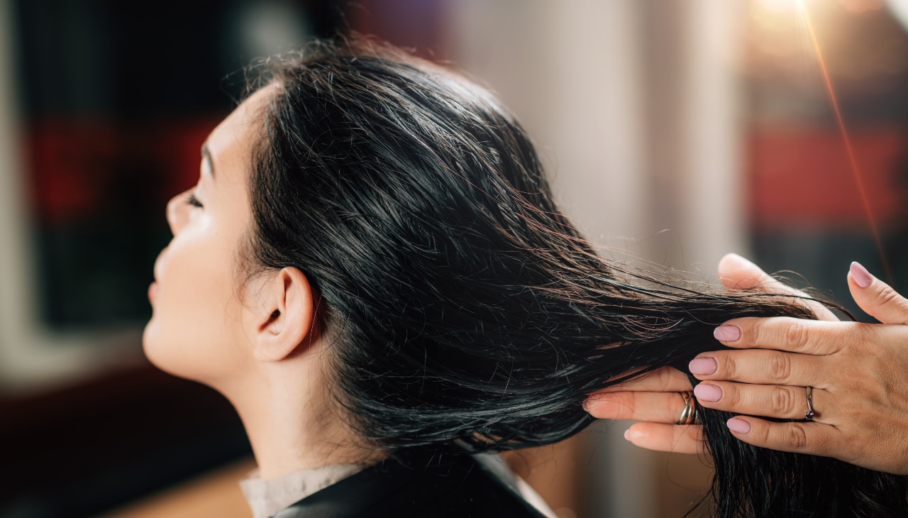 How to Apply Onion Hair Oil Correctly