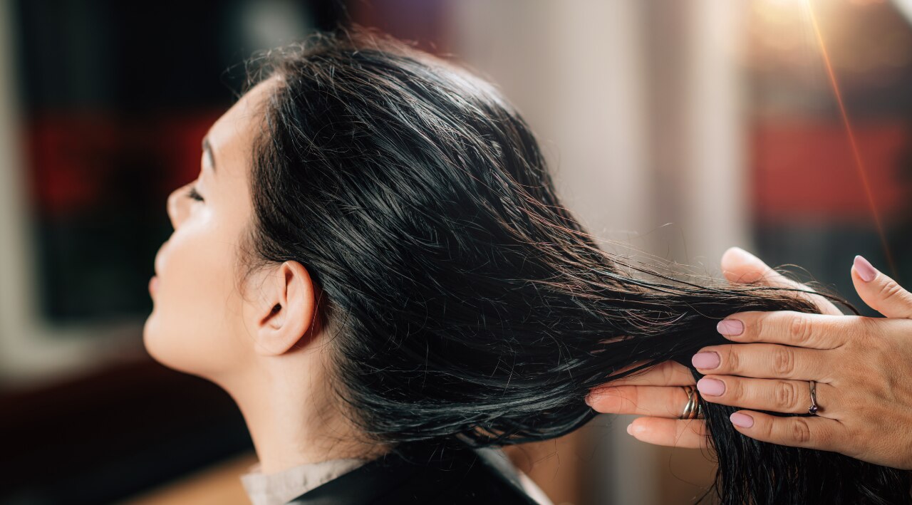 How to Apply Onion Hair Oil Correctly