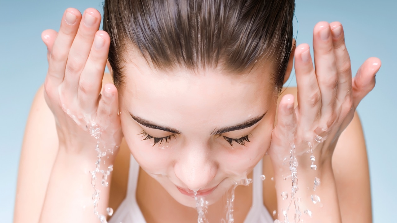 Rinse thoroughly without scrubbing