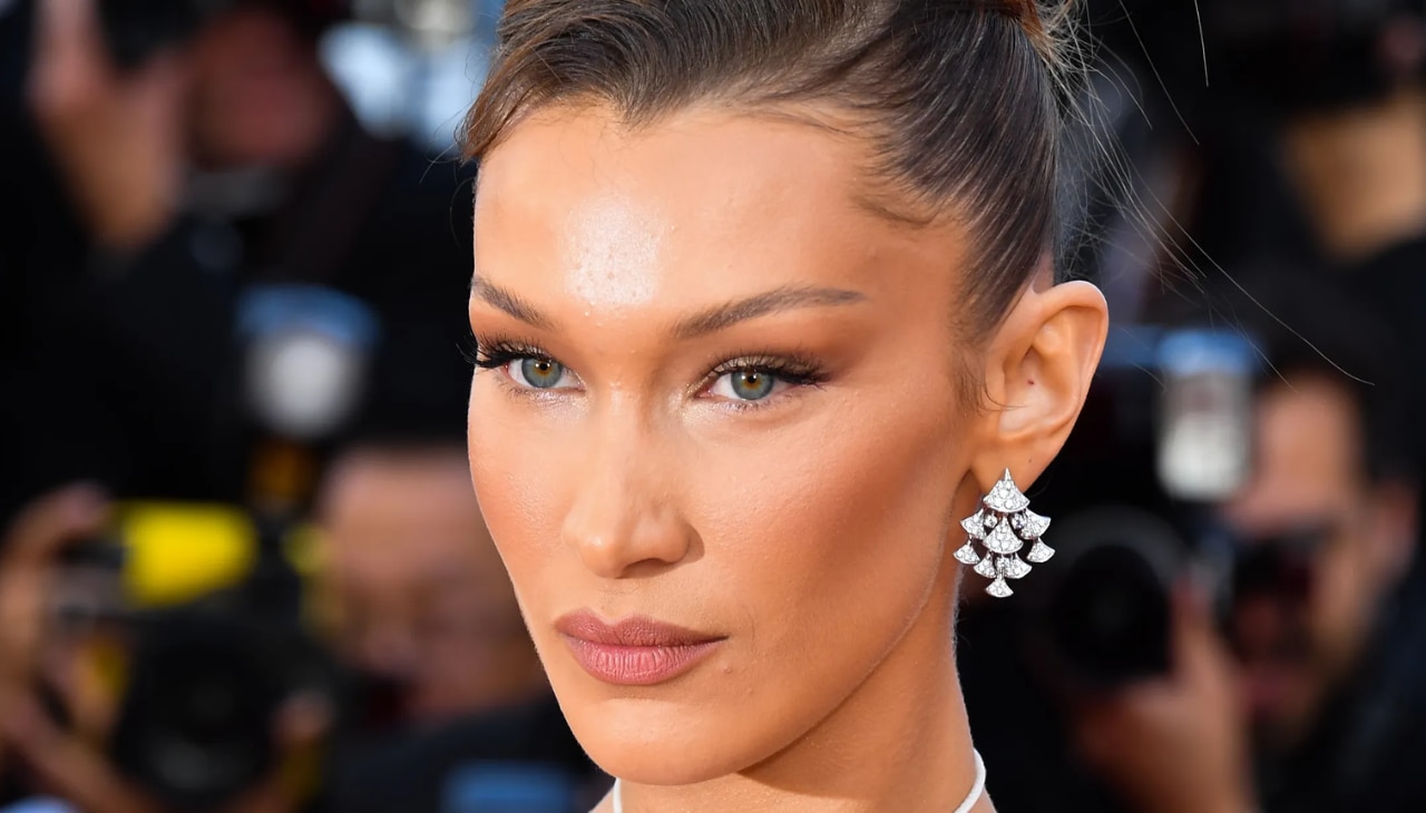 10. Fox Eye Glitter Cut Crease-