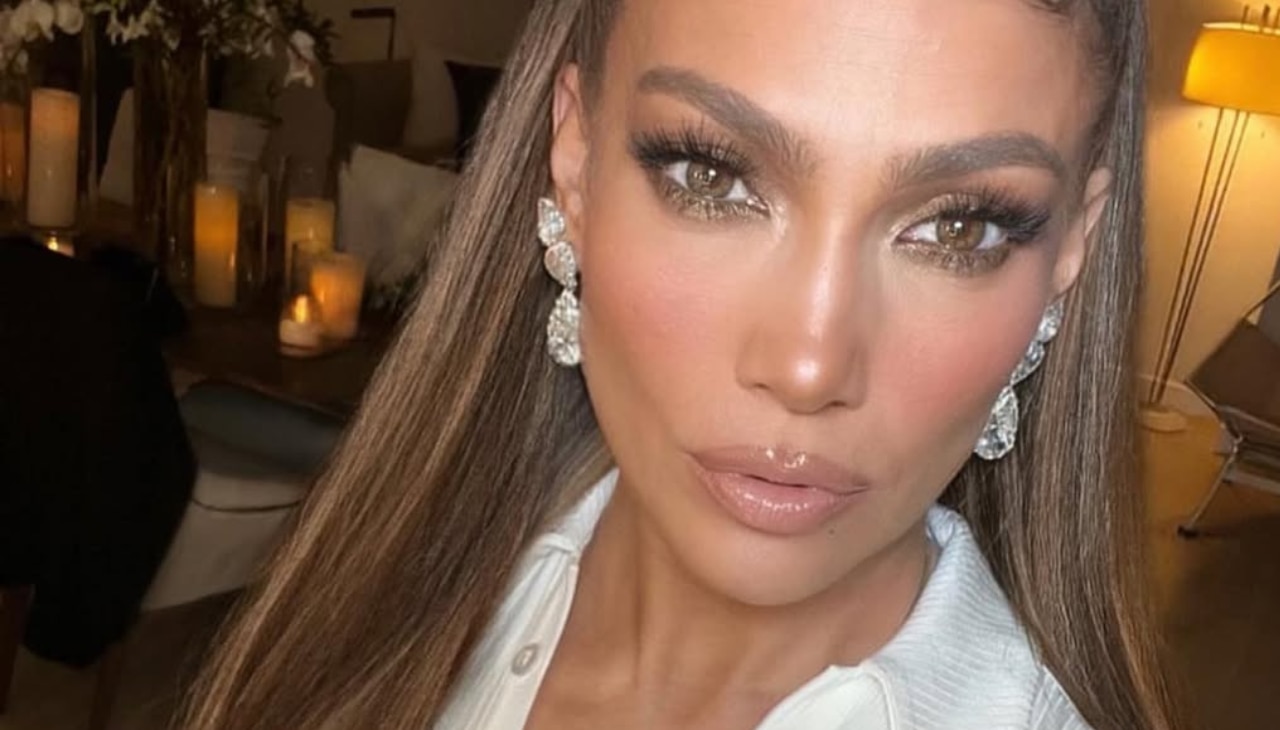 8. Frosted & Sparkle Lips-