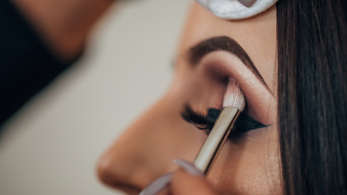 Image of Makeup for Eve: Stunning Party-Ready Looks to Shine This New Year’s Eve