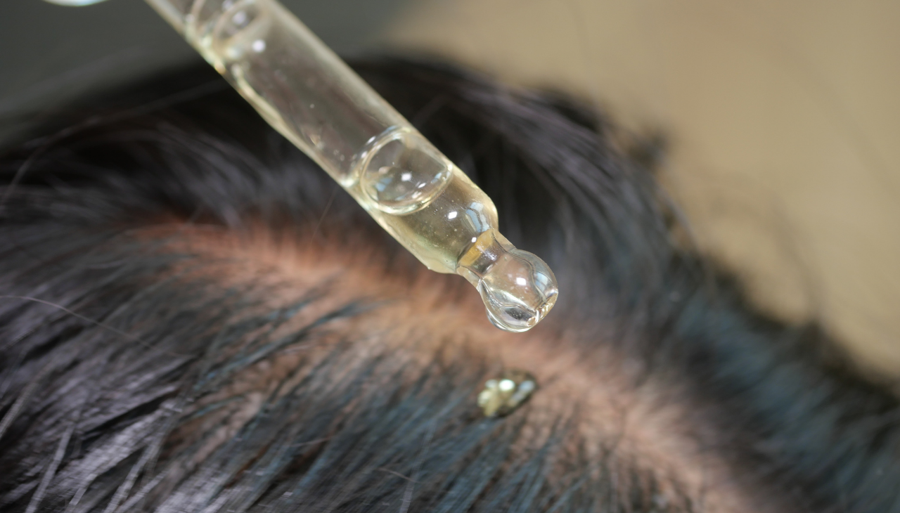 Tea Tree Oil for Scalp: Why It Works Like a Detox Treatment
