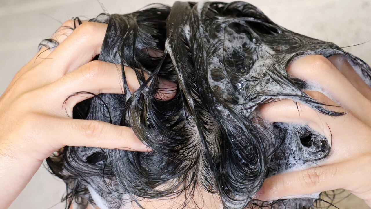 Who Should Use Rosemary Shampoo?-