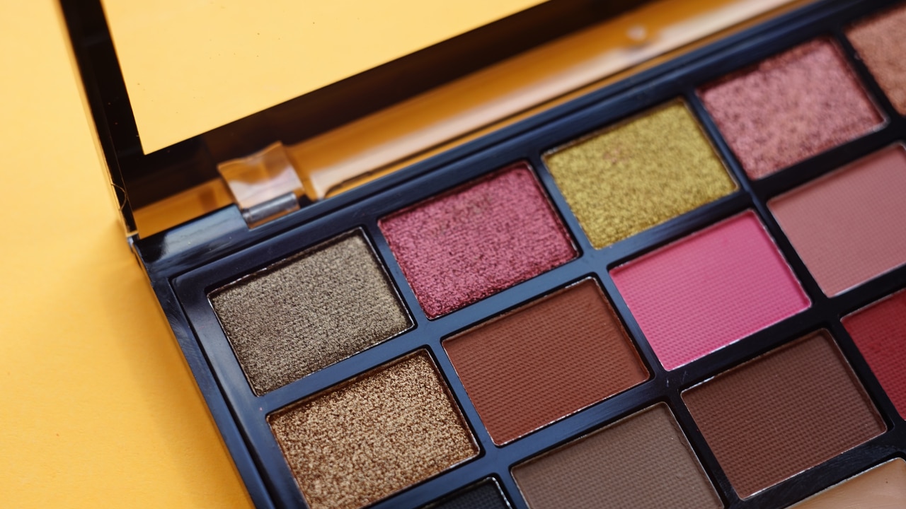 Long-Lasting Cut Crease Tips