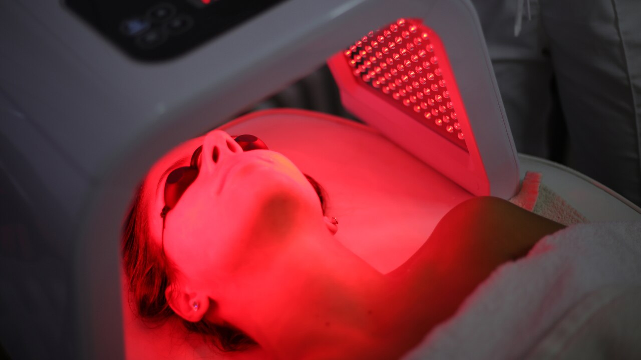 Key Benefits of Red Light Therapy at a Glance image