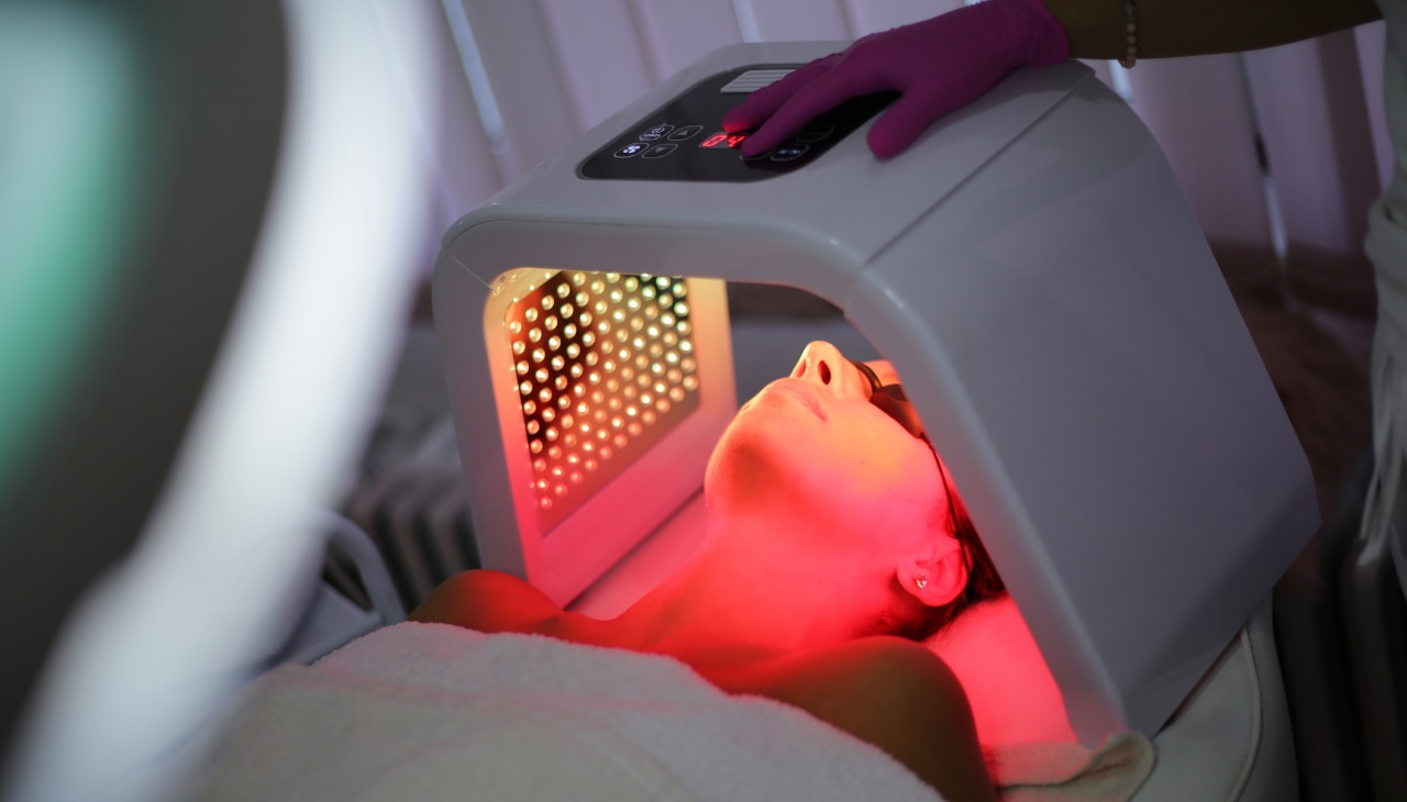The Best Time to Use Red Light Therapy Image