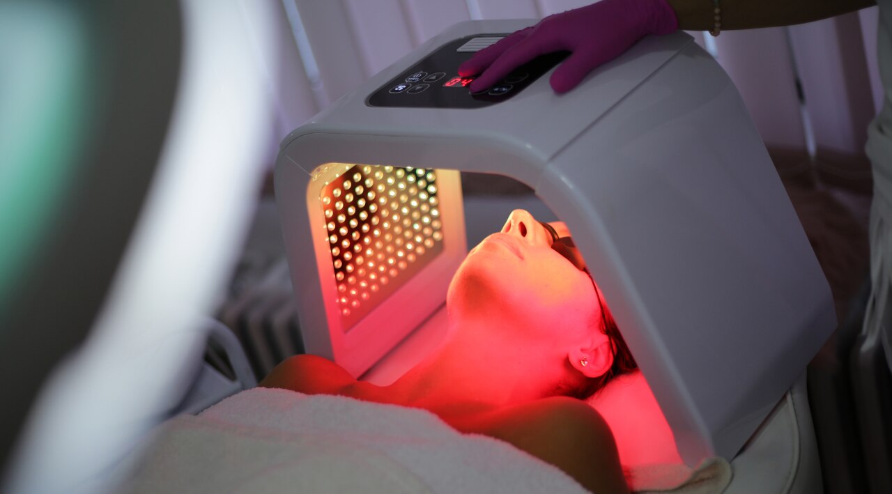The Best Time to Use Red Light Therapy Image